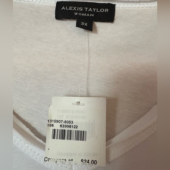 Alexis Taylor NWT Adorable White Tee with Gold Seahorse Accents. Size 3X - Picture 5 of 6
